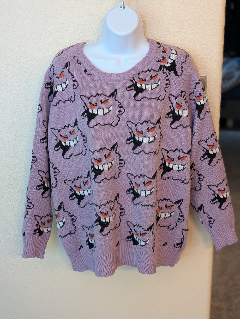Pokémon Gengar Purple Lavender Knit Sweater Warm Buttery Soft Pre-owned Lg / XL
